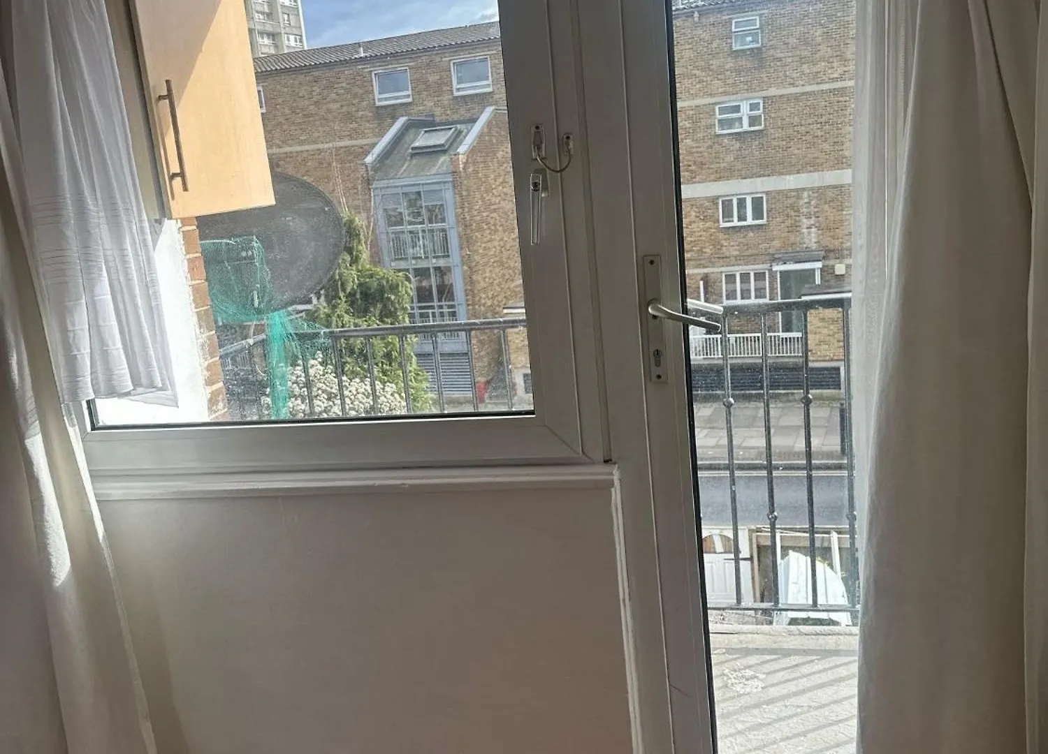 London Budget Maisonette 0*,